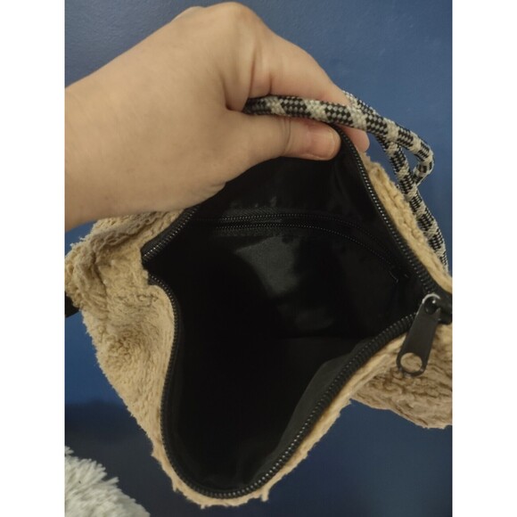 Kavu "So Fleecy" Crossbody Brown Fuzzy Sherpa Soft Purse Bag Pocket Carryall - Picture 7 of 7